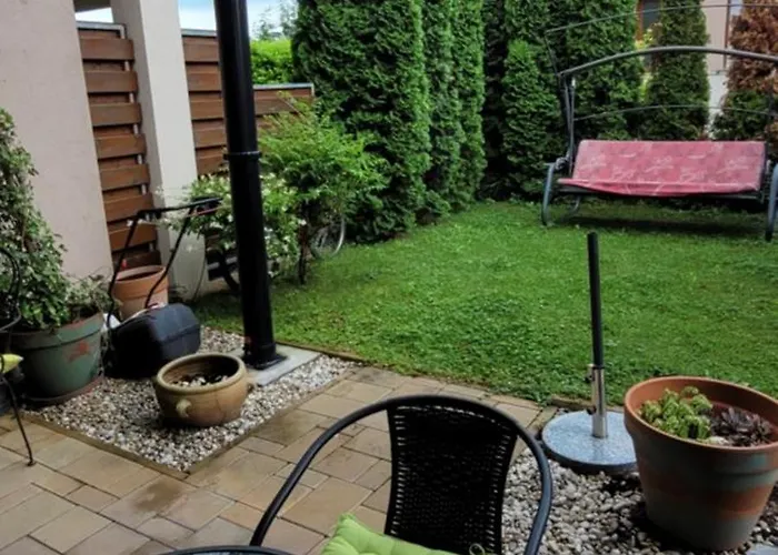 Oereghegyi Apartment *